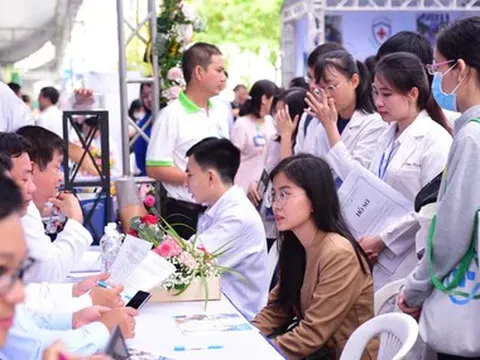 Tin tức sáng 30-10: TP.HCM đề xuất hỗ trợ bác sĩ về trạm y tế, cao nhất là 80 lần lương tối thiểu vùng I