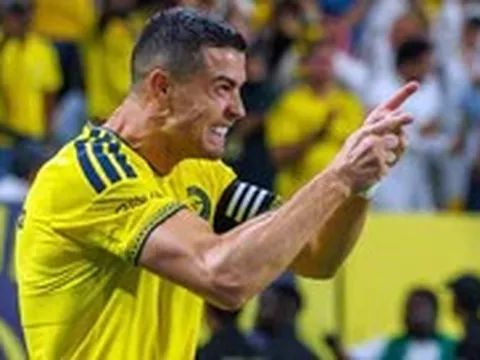 Ronaldo lập hat-trick thứ 57, chỉ còn 15 bàn sẽ chạm kỷ lục 1.000 bàn thắng
