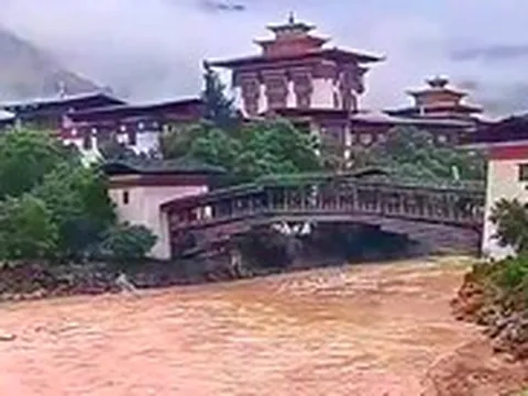 Lại vỡ hồ băng Himalaya, lũ dữ càn quét ở Bhutan