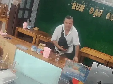 Khách Nga bật khóc, cúi đầu khi quán ăn ở Phú Quốc tặng lon bia